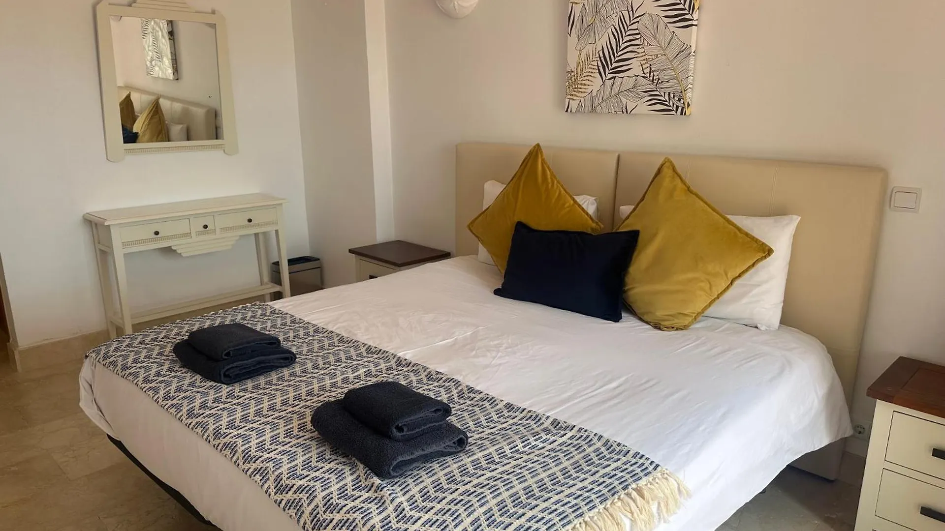 Casa Hermosa Mijas- 7 Bedroom Villa-Sleeps 14 Málaga 0*,  Espagne